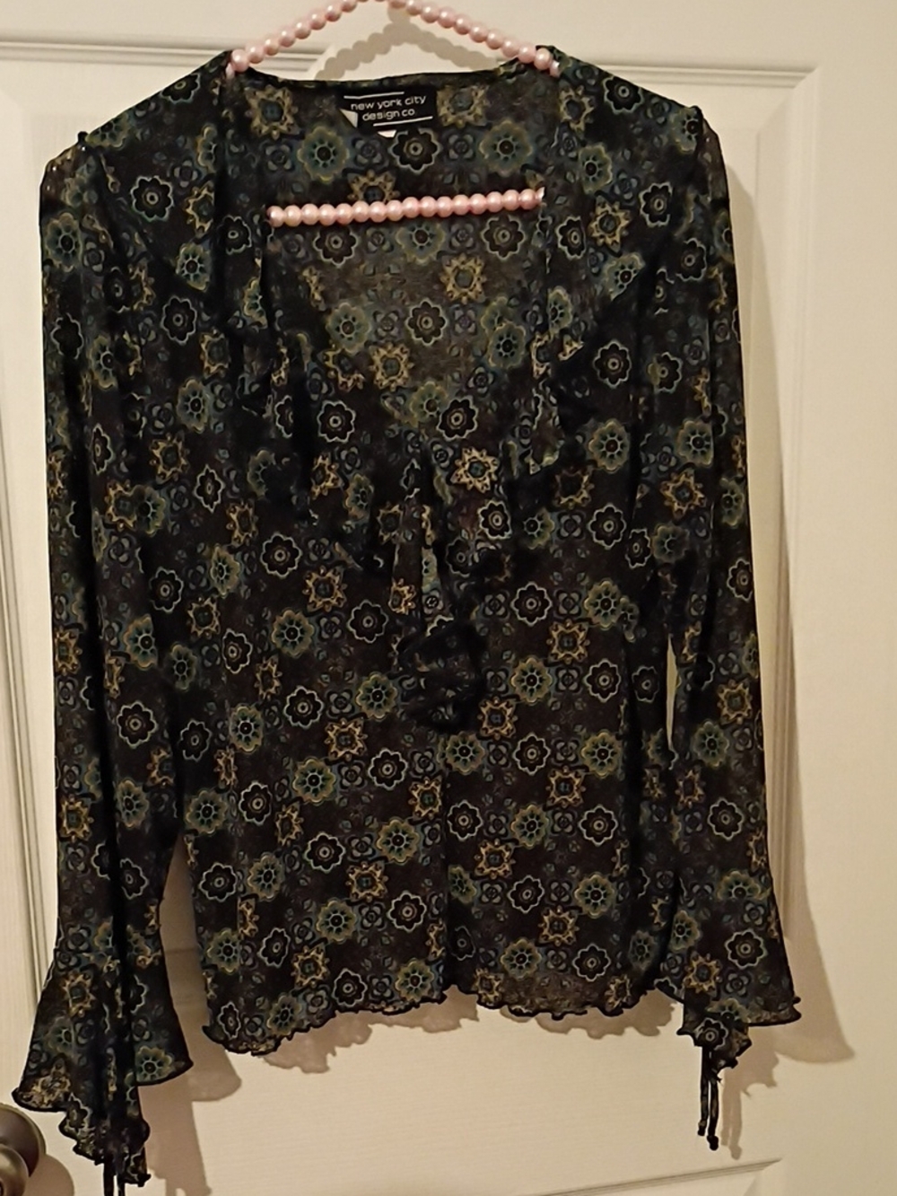 New York City Design Co. Navy Blue 💙 Floral Top